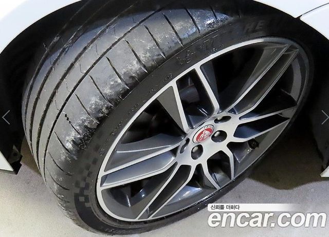 Jaguar F-TYPE 2018 — photo 18
