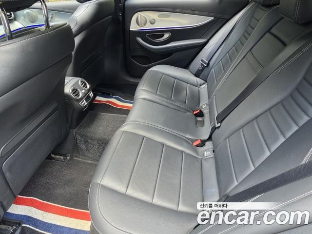 Mercedes-Benz E-Class 2021 — photo 11
