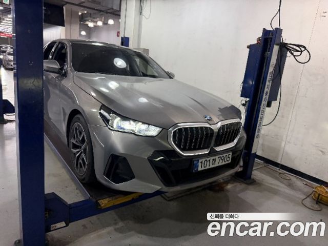 BMW 5-Series 2026 — photo 1