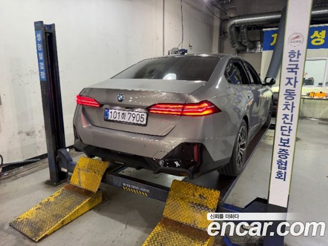 BMW 5-Series 2026 — photo 2