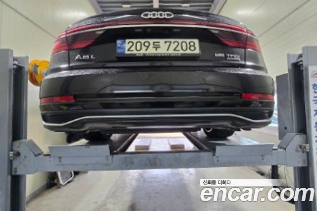 Audi A8 2022 — photo 2