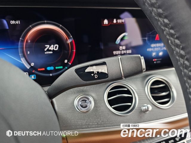 Mercedes-Benz E-Class 2021 — photo 9