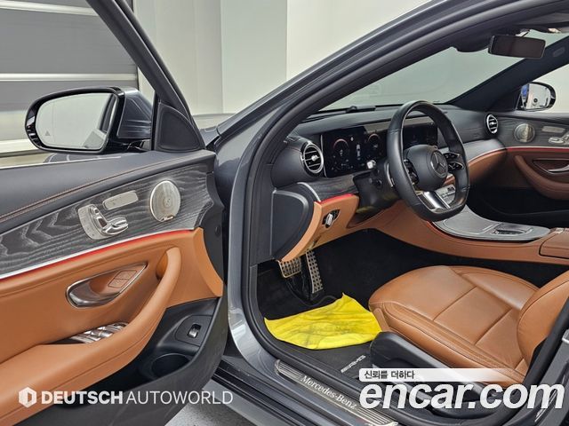 Mercedes-Benz E-Class 2021 — photo 11