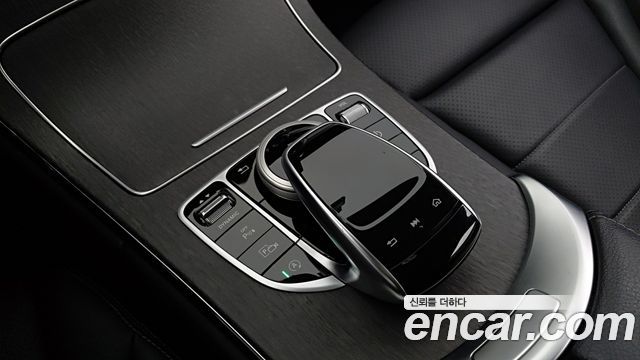 Mercedes-Benz C-Class 2019 — photo 9