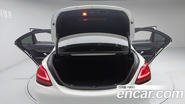 Mercedes-Benz C-Class 2019 — photo 19