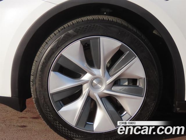 Tesla Model Y 2024 — photo 5
