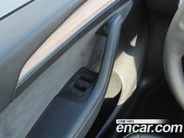 Tesla Model Y 2024 — photo 14