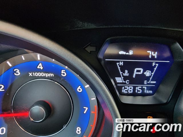 Hyundai AVANTE 2015 — photo 7