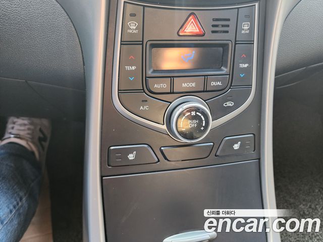 Hyundai AVANTE 2015 — photo 16