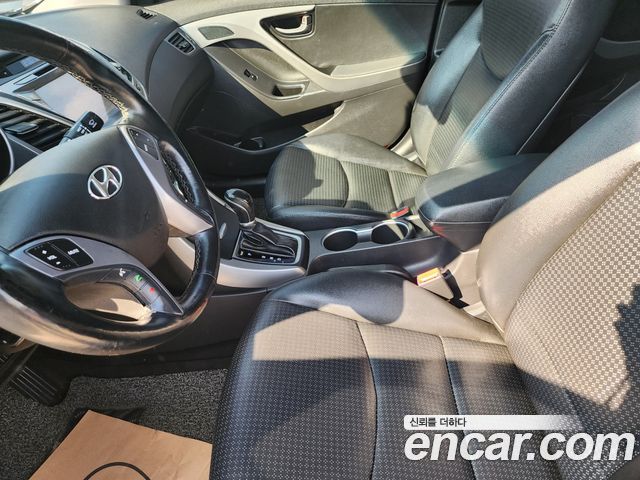 Hyundai AVANTE 2015 — photo 17