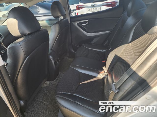 Hyundai AVANTE 2015 — photo 18