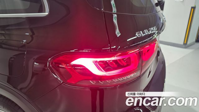 Mercedes-Benz GLB-Class 2021 — photo 13