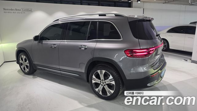 Mercedes-Benz EQB 2026 — photo 3