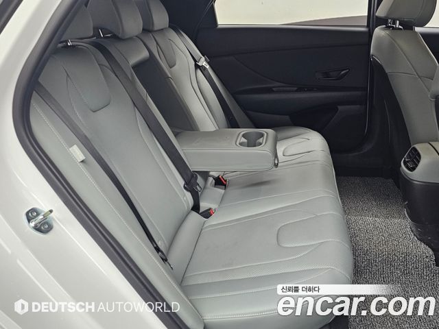 Hyundai AVANTE 2025 — photo 12