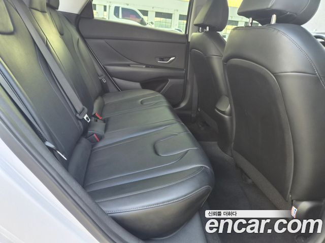 Hyundai AVANTE 2021 — photo 16