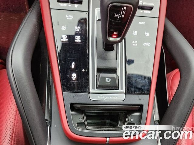 Porsche Cayenne 2021 — photo 9