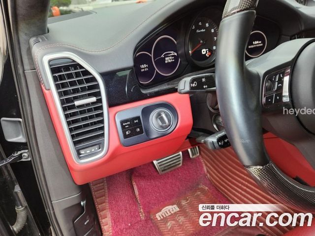 Porsche Cayenne 2021 — photo 11