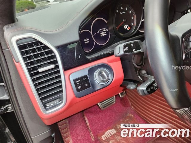 Porsche Cayenne 2021 — photo 12