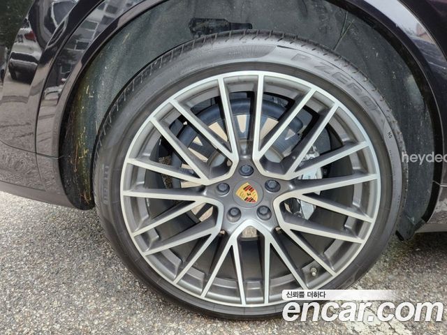 Porsche Cayenne 2021 — photo 16