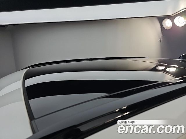 Land Rover Range Rover Velar 2019 — photo 13