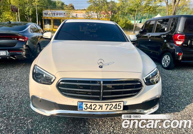 Mercedes-Benz E-Class 2023 — photo 2