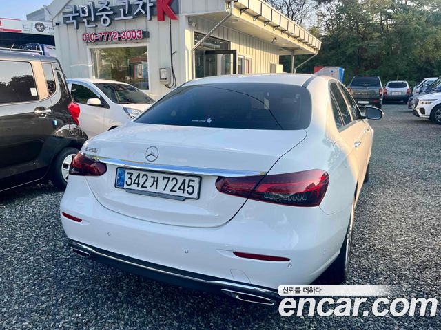 Mercedes-Benz E-Class 2023 — photo 3