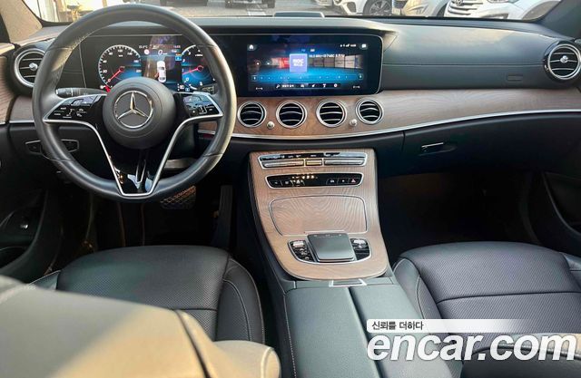 Mercedes-Benz E-Class 2023 — photo 5