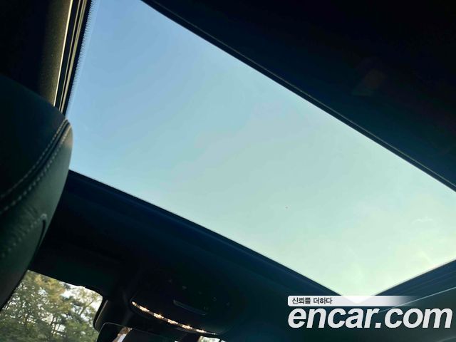 Mercedes-Benz E-Class 2023 — photo 10