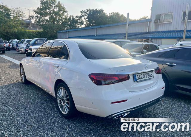 Mercedes-Benz E-Class 2023 — photo 14