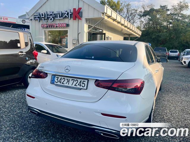 Mercedes-Benz E-Class 2023 — photo 16