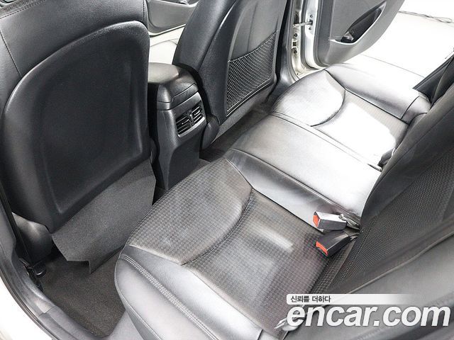 Hyundai AVANTE 2014 — photo 17