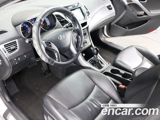 Hyundai AVANTE 2014 — photo 18