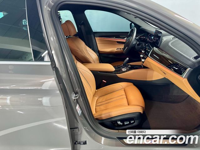 BMW 5-Series 2021 — photo 12