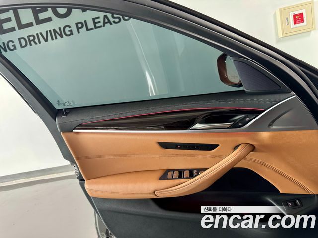 BMW 5-Series 2021 — photo 16