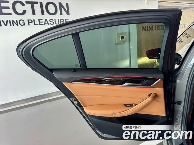 BMW 5-Series 2021 — photo 17
