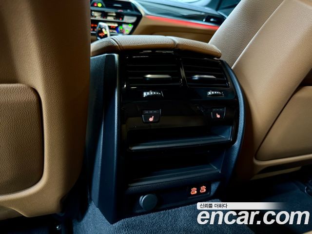 BMW 5-Series 2021 — photo 18