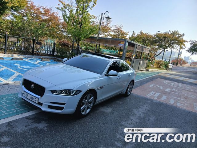 Jaguar XE 2016 — photo 3