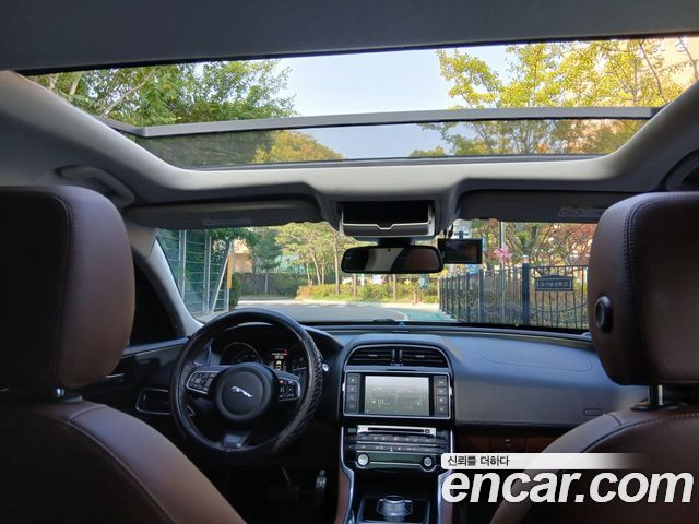 Jaguar XE 2016 — photo 7