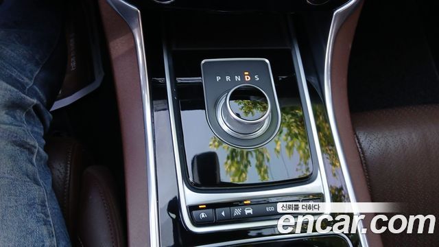 Jaguar XE 2016 — photo 10