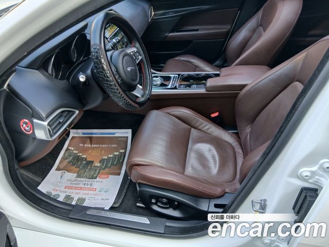 Jaguar XE 2016 — photo 15