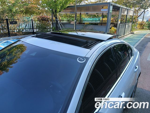 Jaguar XE 2016 — photo 16