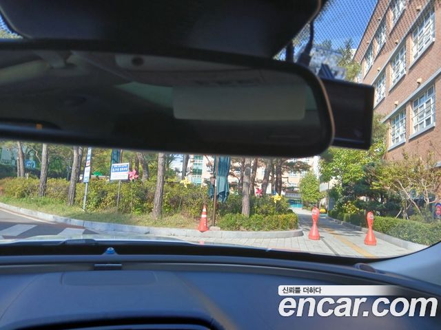 Jaguar XE 2016 — photo 17