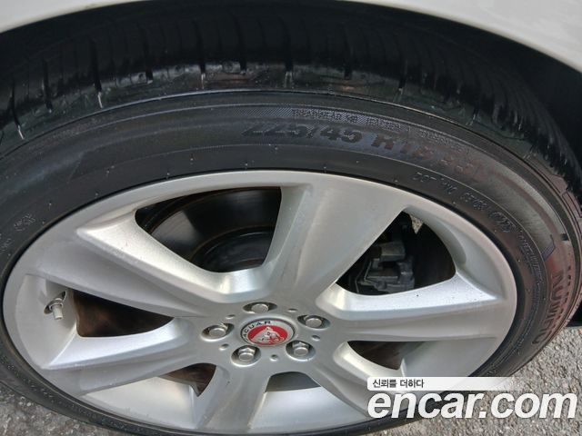 Jaguar XE 2016 — photo 20