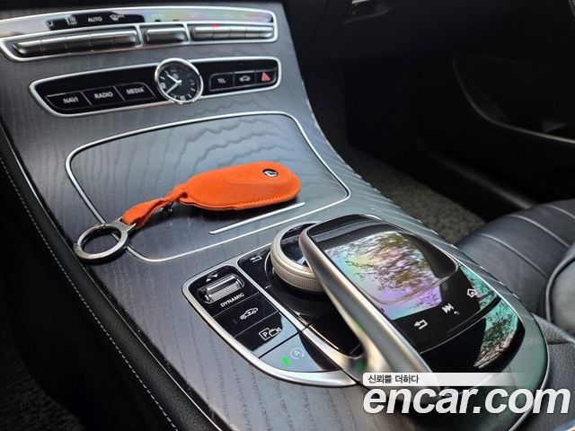 Mercedes-Benz E-Class 2019 — photo 12