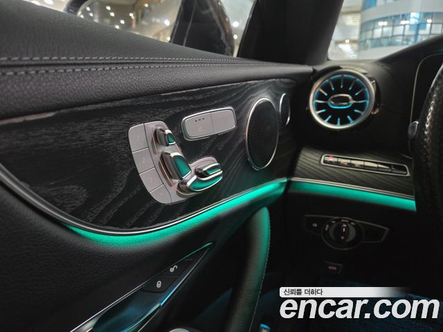Mercedes-Benz E-Class 2019 — photo 20