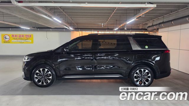 Kia Canival 2023 — photo 4