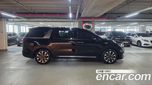 Kia Canival 2023 — photo 8