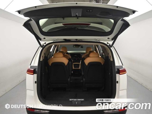 Kia Canival 2023 — photo 18
