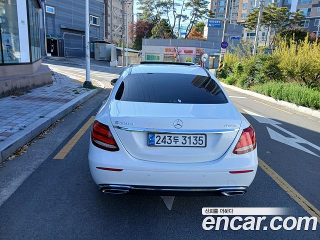 Mercedes-Benz E-Class 2018 — photo 4