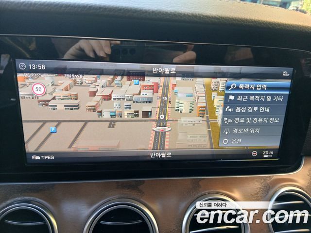 Mercedes-Benz E-Class 2018 — photo 8